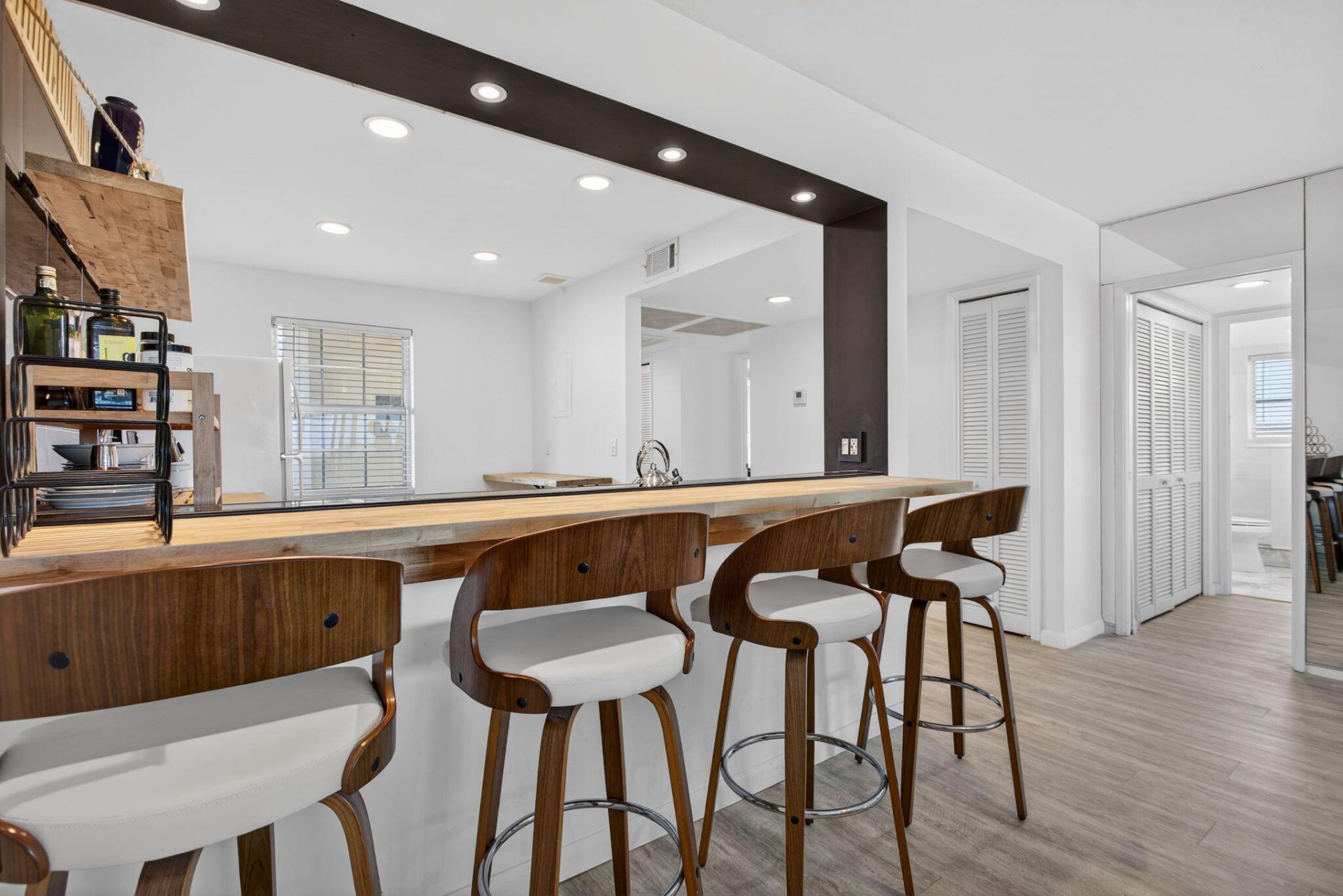 3960 Oaks Clubhouse Drive, Unit 512, Pompano Beach, FL 33069 Photo