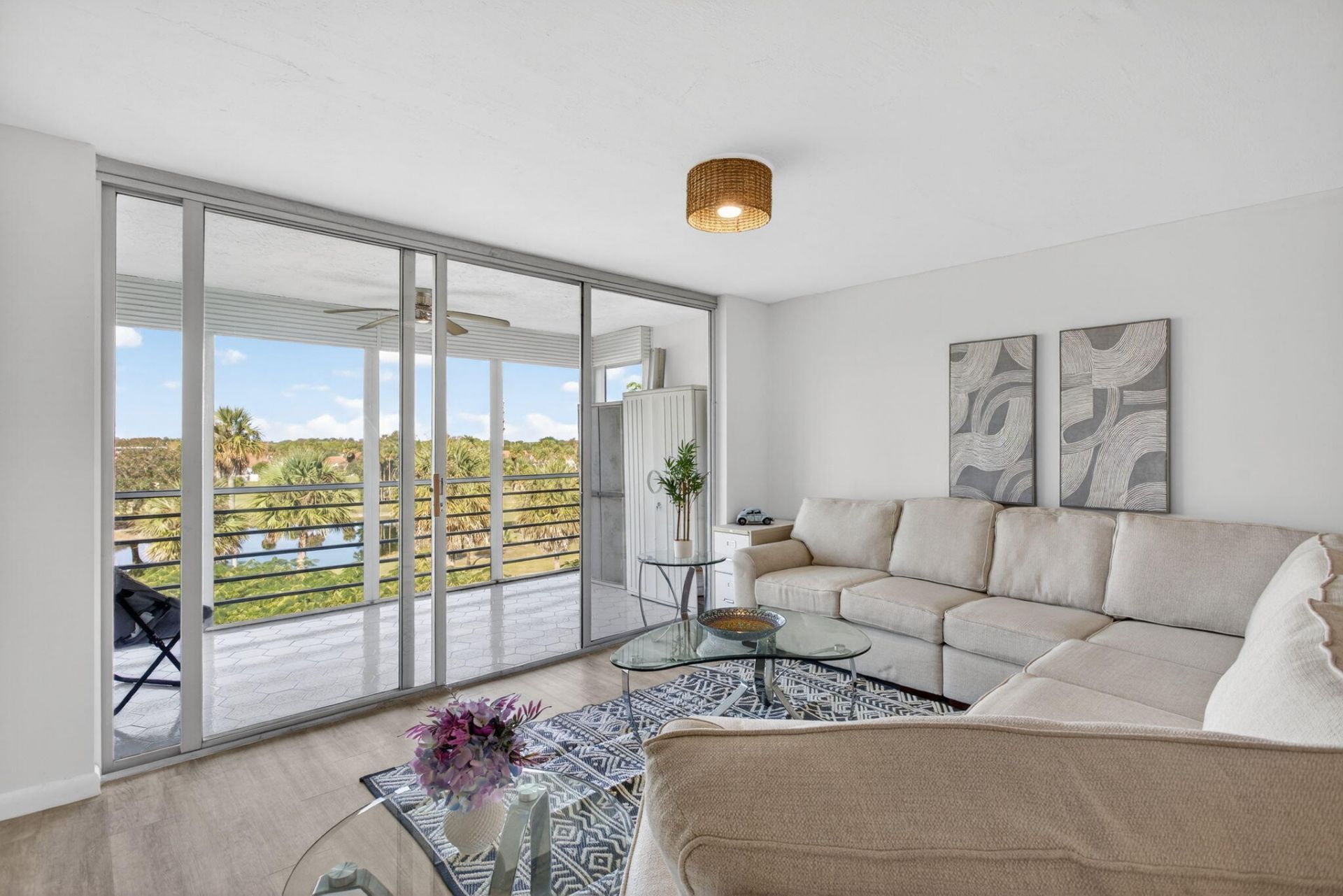 3960 Oaks Clubhouse Drive, Unit 512, Pompano Beach, FL 33069 Photo