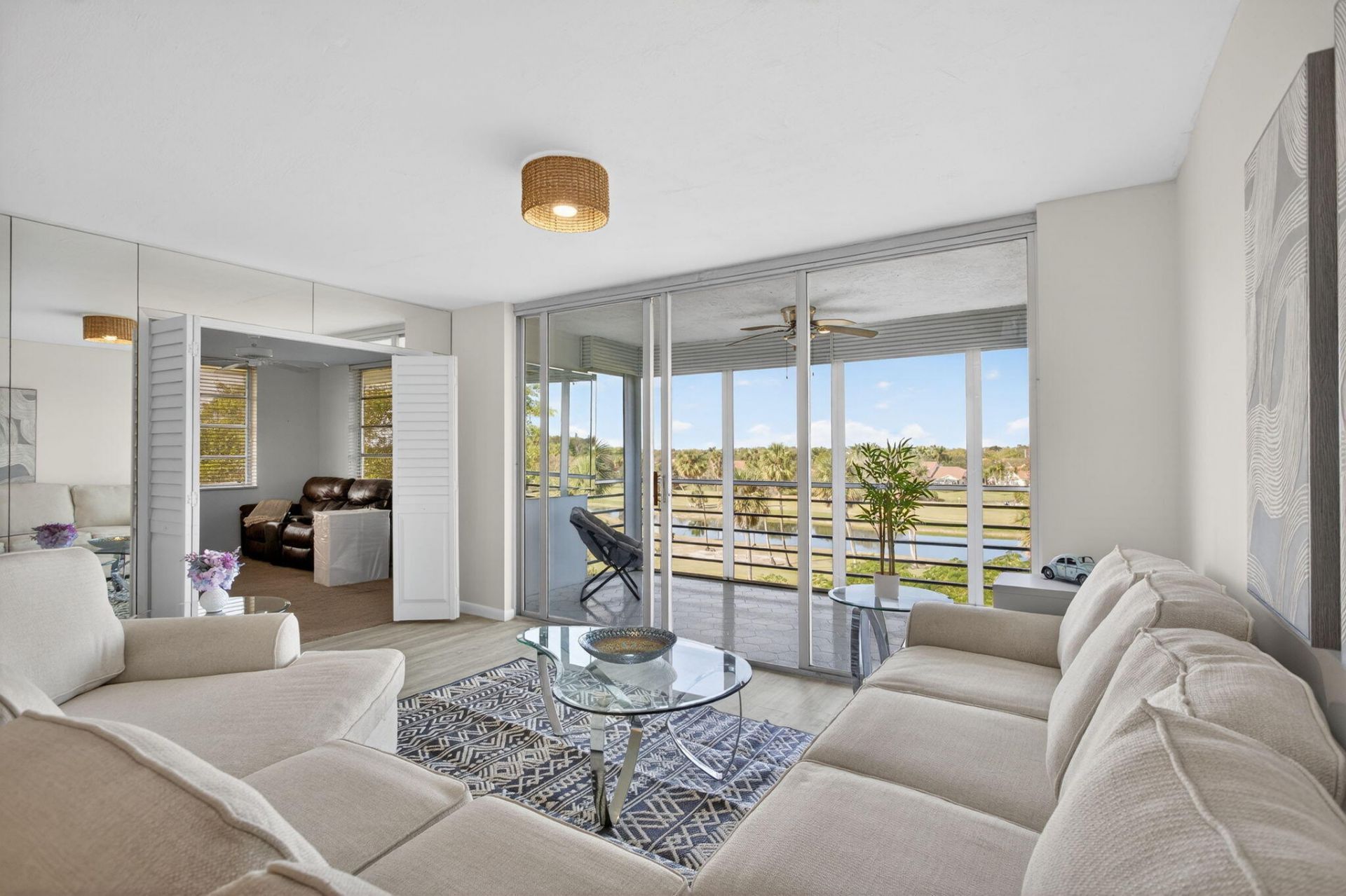 3960 Oaks Clubhouse Drive, Unit 512, Pompano Beach, FL 33069 Photo