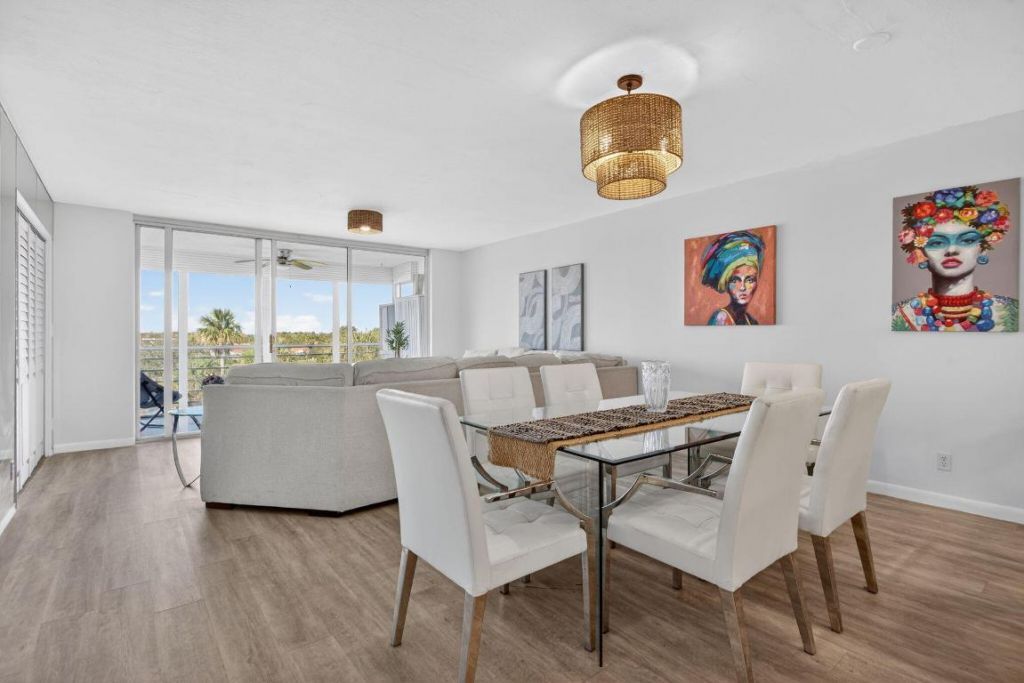 3960 Oaks Clubhouse Drive, Unit 512, Pompano Beach, FL 33069 Photo