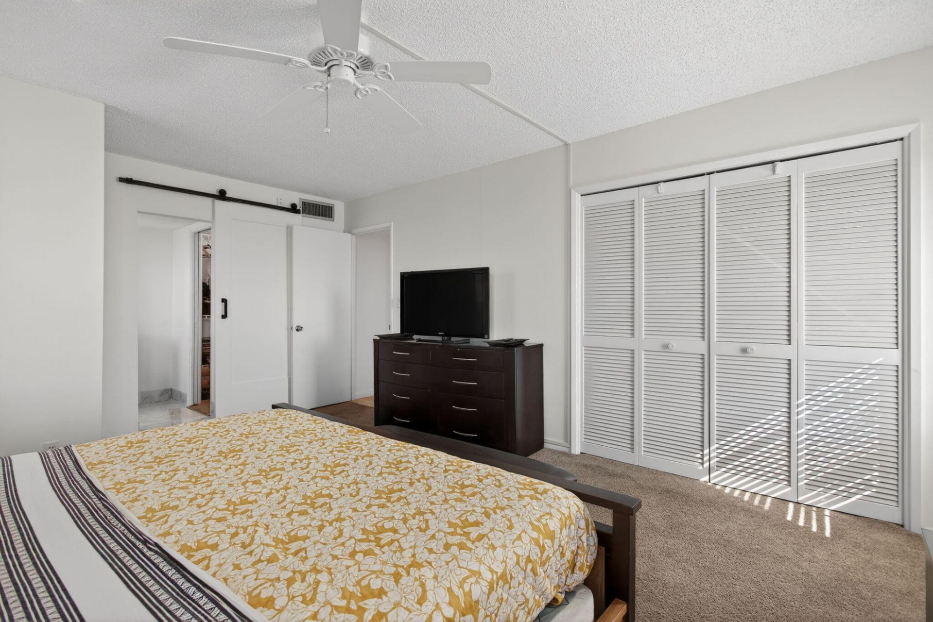 3960 Oaks Clubhouse Drive, Unit 512, Pompano Beach, FL 33069 Photo