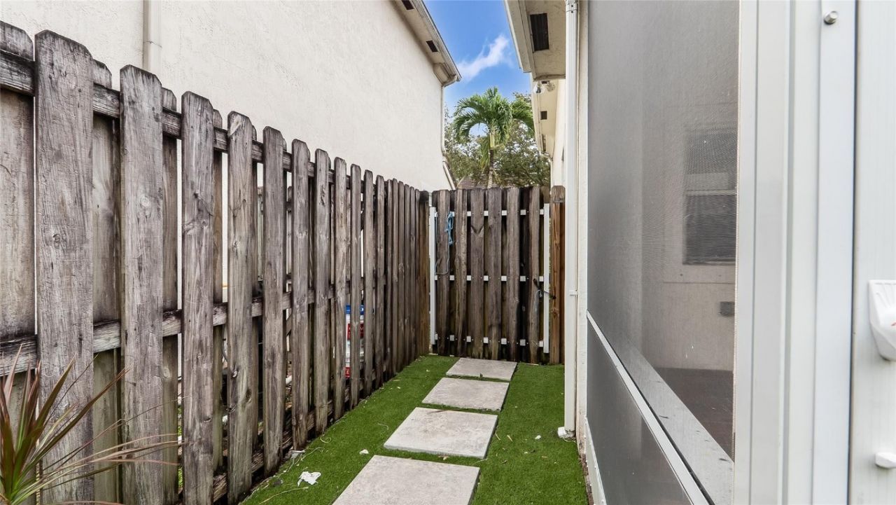 7479 NW 17th Drive, Pembroke Pines, FL 33024 Photo