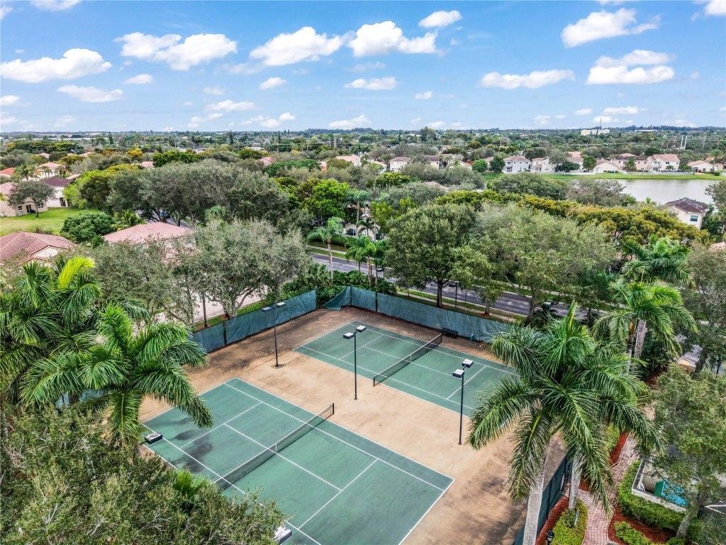 7479 NW 17th Drive, Pembroke Pines, FL 33024 Photo