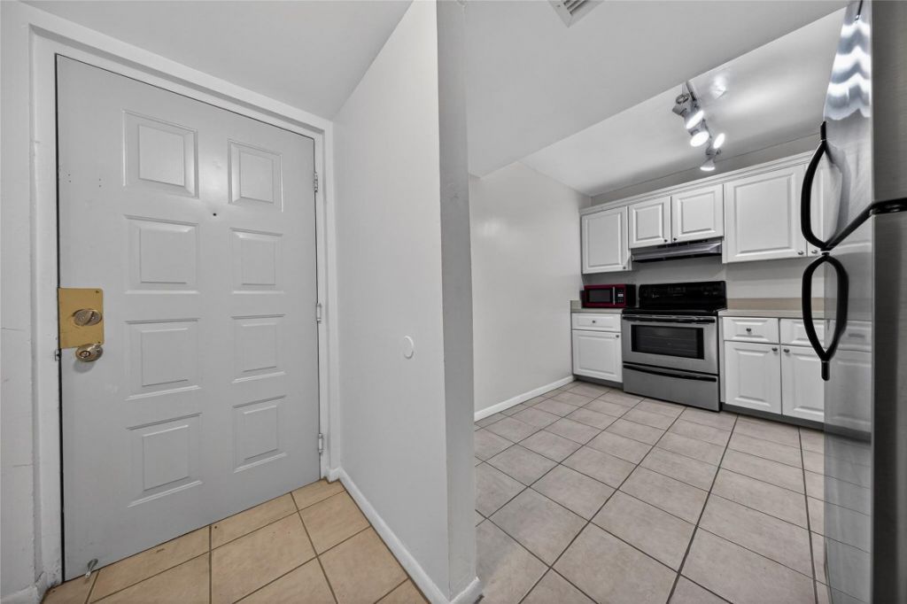 711 N Pine Island Road, Unit 319, Plantation, FL 33324 Photo