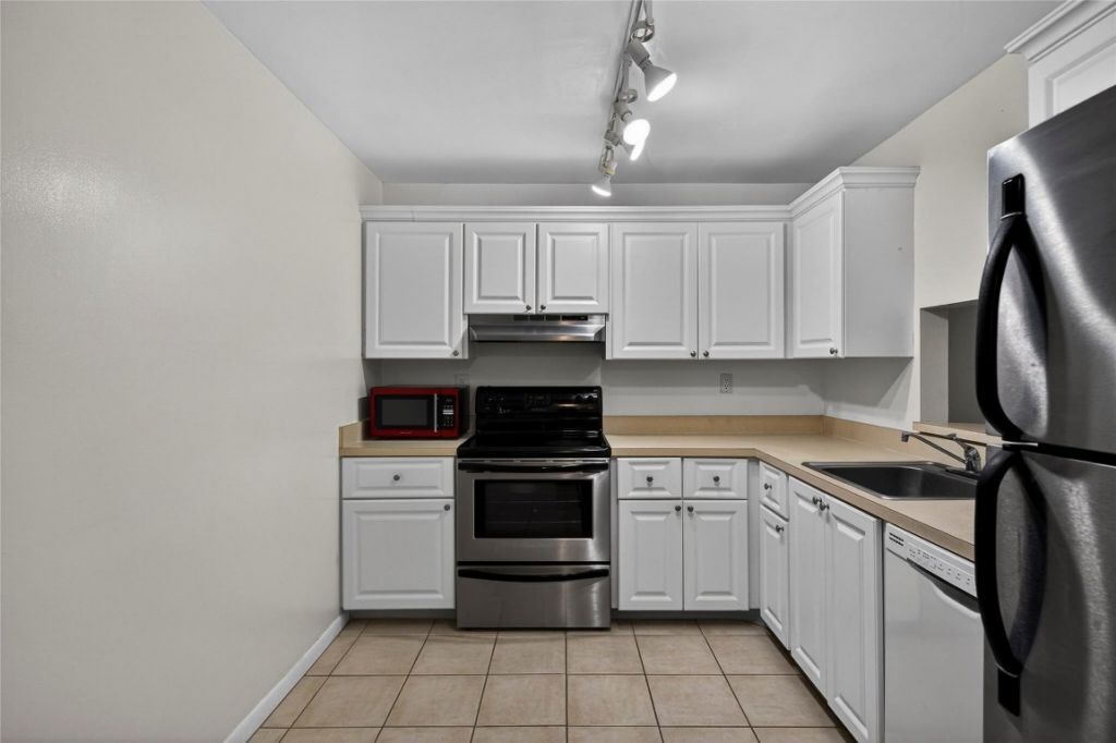 711 N Pine Island Road, Unit 319, Plantation, FL 33324 Photo