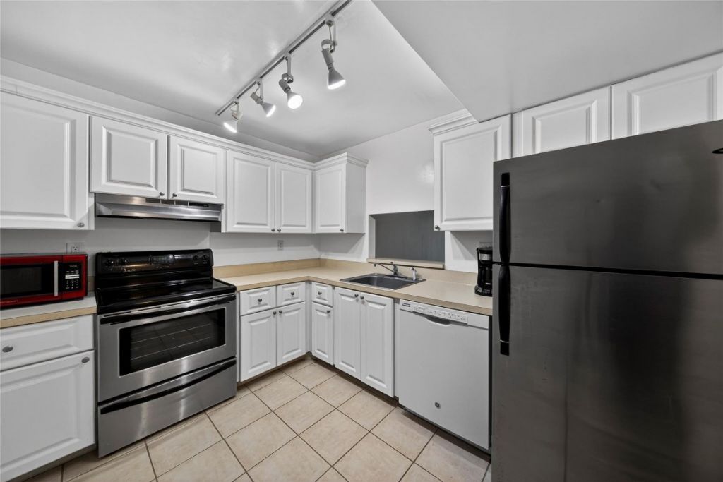 711 N Pine Island Road, Unit 319, Plantation, FL 33324 Photo