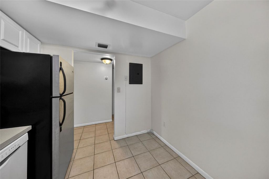 711 N Pine Island Road, Unit 319, Plantation, FL 33324 Photo