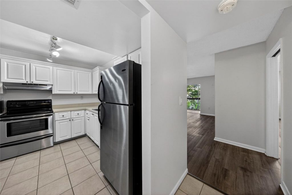 711 N Pine Island Road, Unit 319, Plantation, FL 33324 Photo