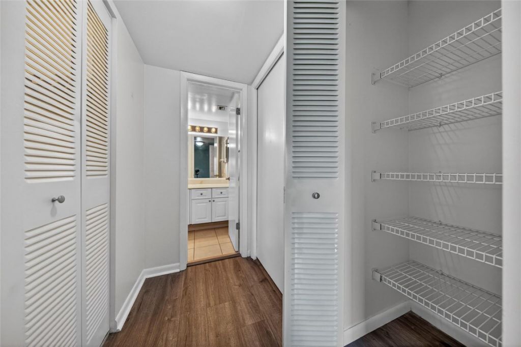 711 N Pine Island Road, Unit 319, Plantation, FL 33324 Photo