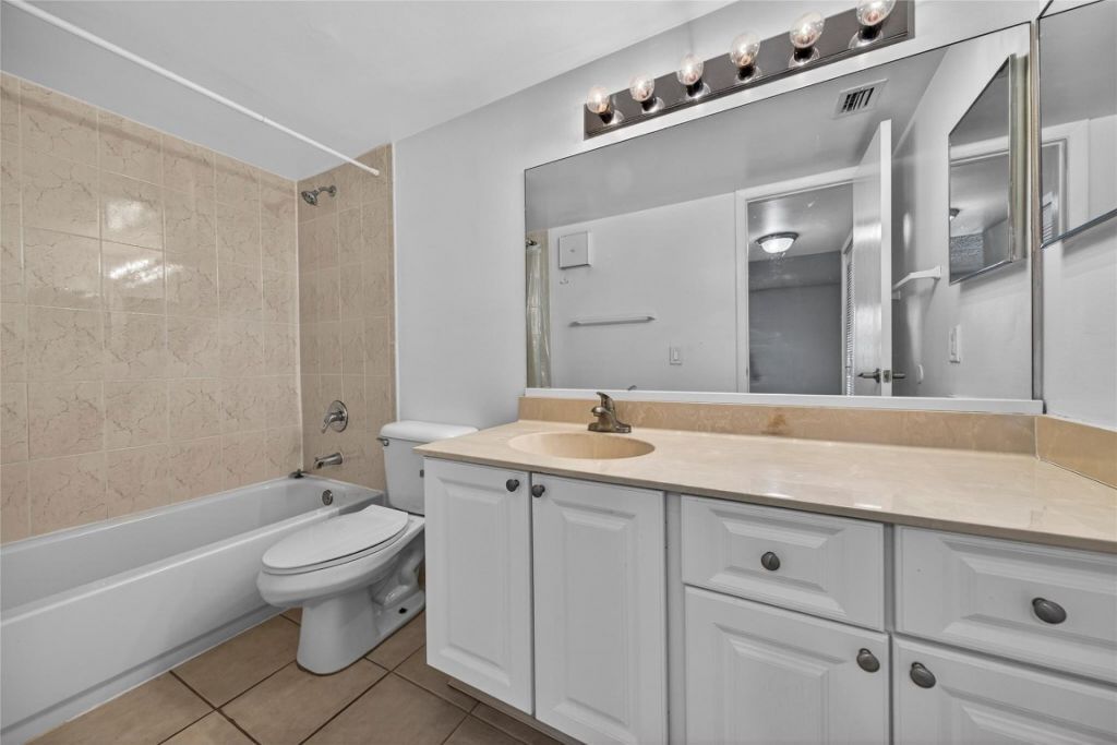 711 N Pine Island Road, Unit 319, Plantation, FL 33324 Photo