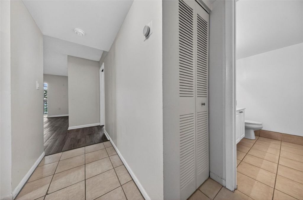 711 N Pine Island Road, Unit 319, Plantation, FL 33324 Photo