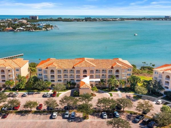 21 Harbour Isle Dr W, Unit 203, Hutchinson Island, FL 34949