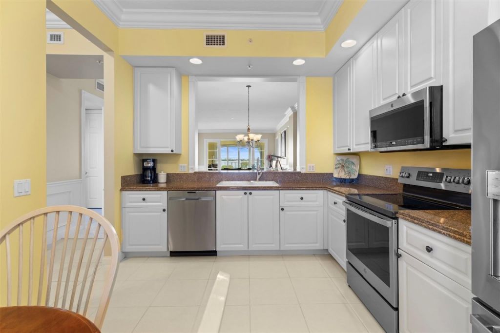 21 Harbour Isle Dr W, Unit 203, Hutchinson Island, FL 34949 Photo