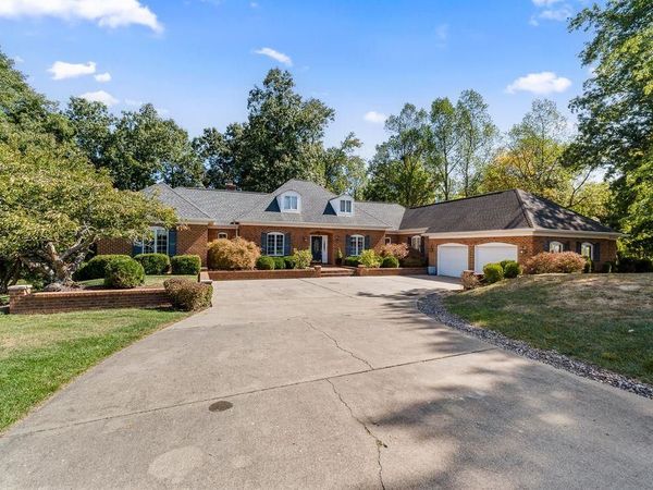 4 BRIARCLIFF DRIVE, Huntington, WV 25704