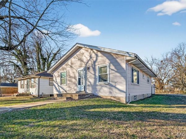9739 Balboa Drive, St Louis, MO 63136