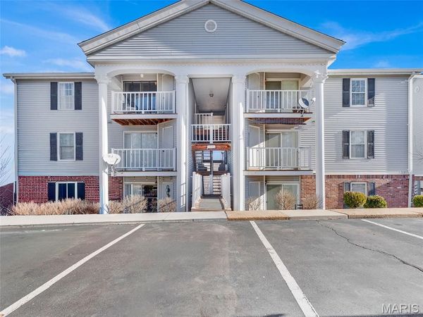 1231 Creve Coeur Crossing Lane, Unit J, Chesterfield, MO 63017