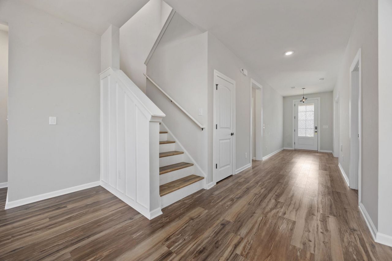 209 Angel Wing Dr. Photo 6