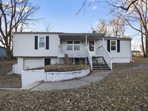 405 S BELLEMERE Road, Blue Springs, MO 64015