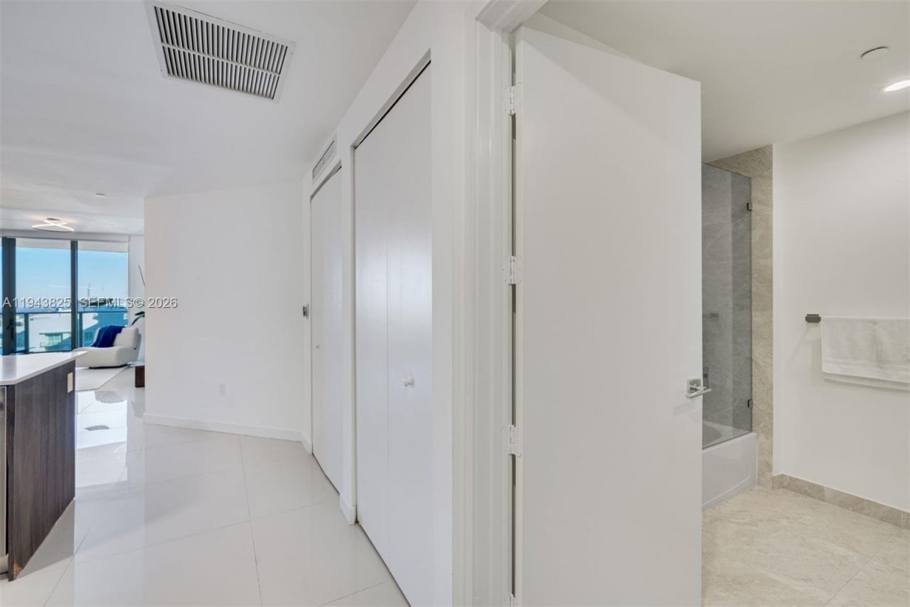 488 NE 18th St , Unit 4805, Miami, FL 33132 Photo