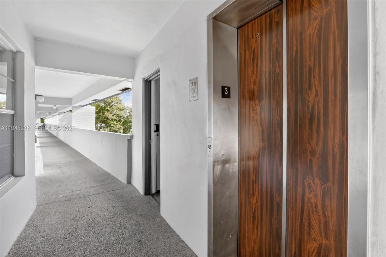 7897 Golf Cir Dr, Unit 307, Margate, FL 33063 Photo