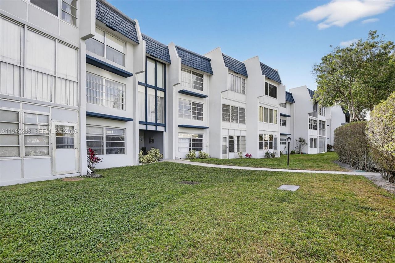 7897 Golf Cir Dr, Unit 307, Margate, FL 33063 Photo