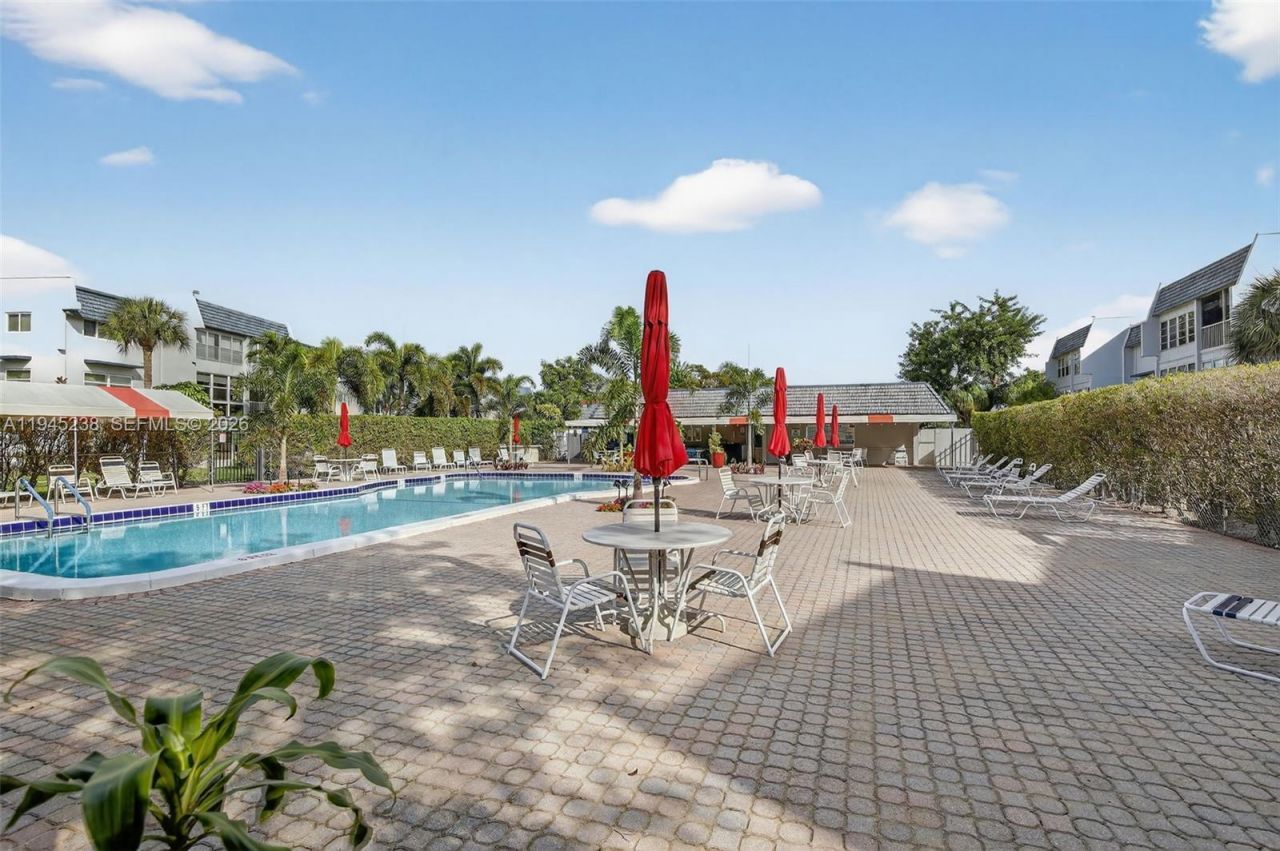 7897 Golf Cir Dr, Unit 307, Margate, FL 33063 Photo