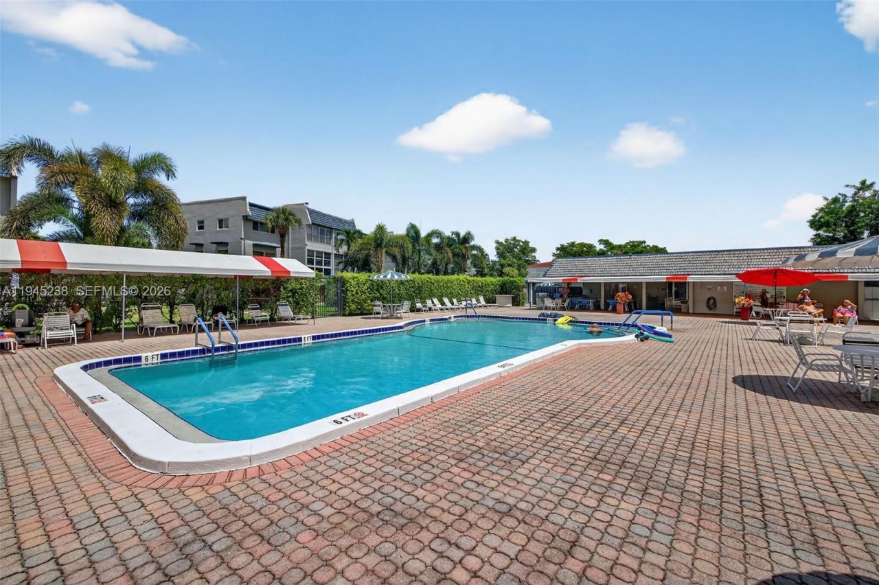 7897 Golf Cir Dr, Unit 307, Margate, FL 33063 Photo