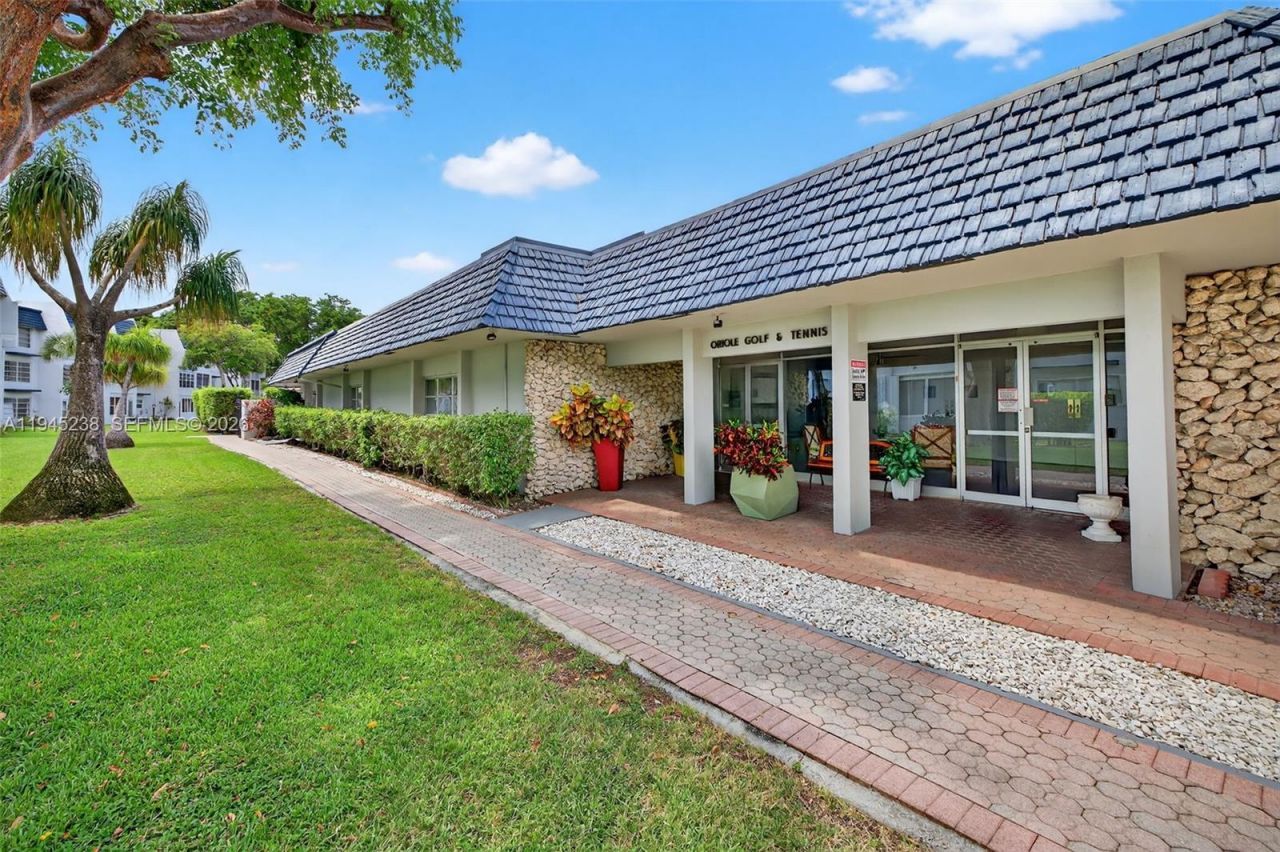 7897 Golf Cir Dr, Unit 307, Margate, FL 33063 Photo