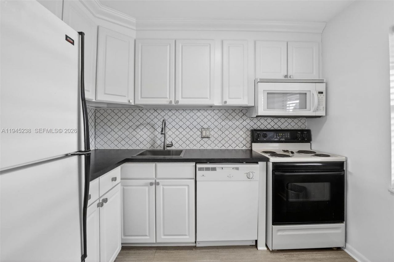 7897 Golf Cir Dr, Unit 307, Margate, FL 33063 Photo