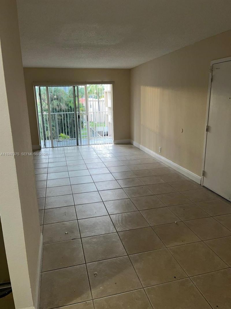5221 Geneva Way, Unit 302, Doral, FL 33166 Photo