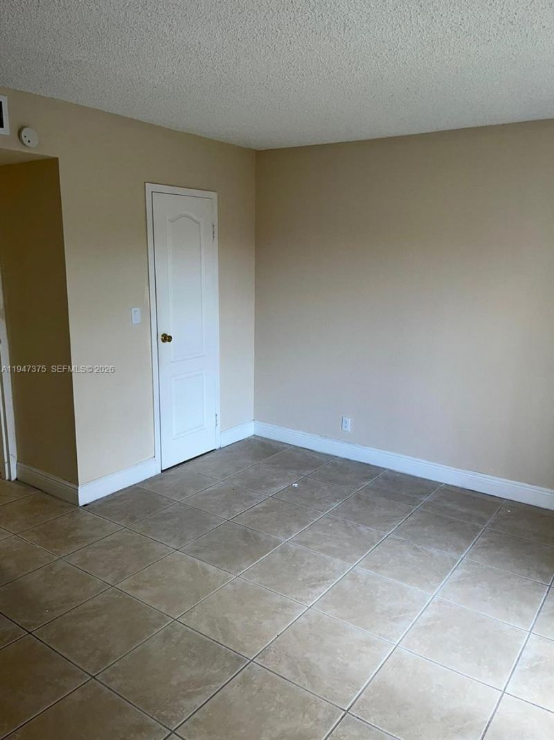 5221 Geneva Way, Unit 302, Doral, FL 33166 Photo