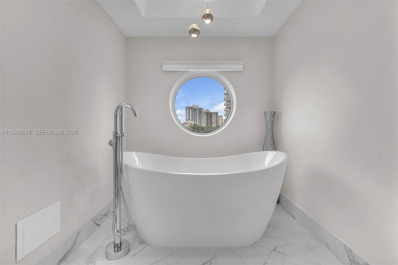 20191 E Country Club Dr , Unit 601, Aventura, FL 33180 Photo