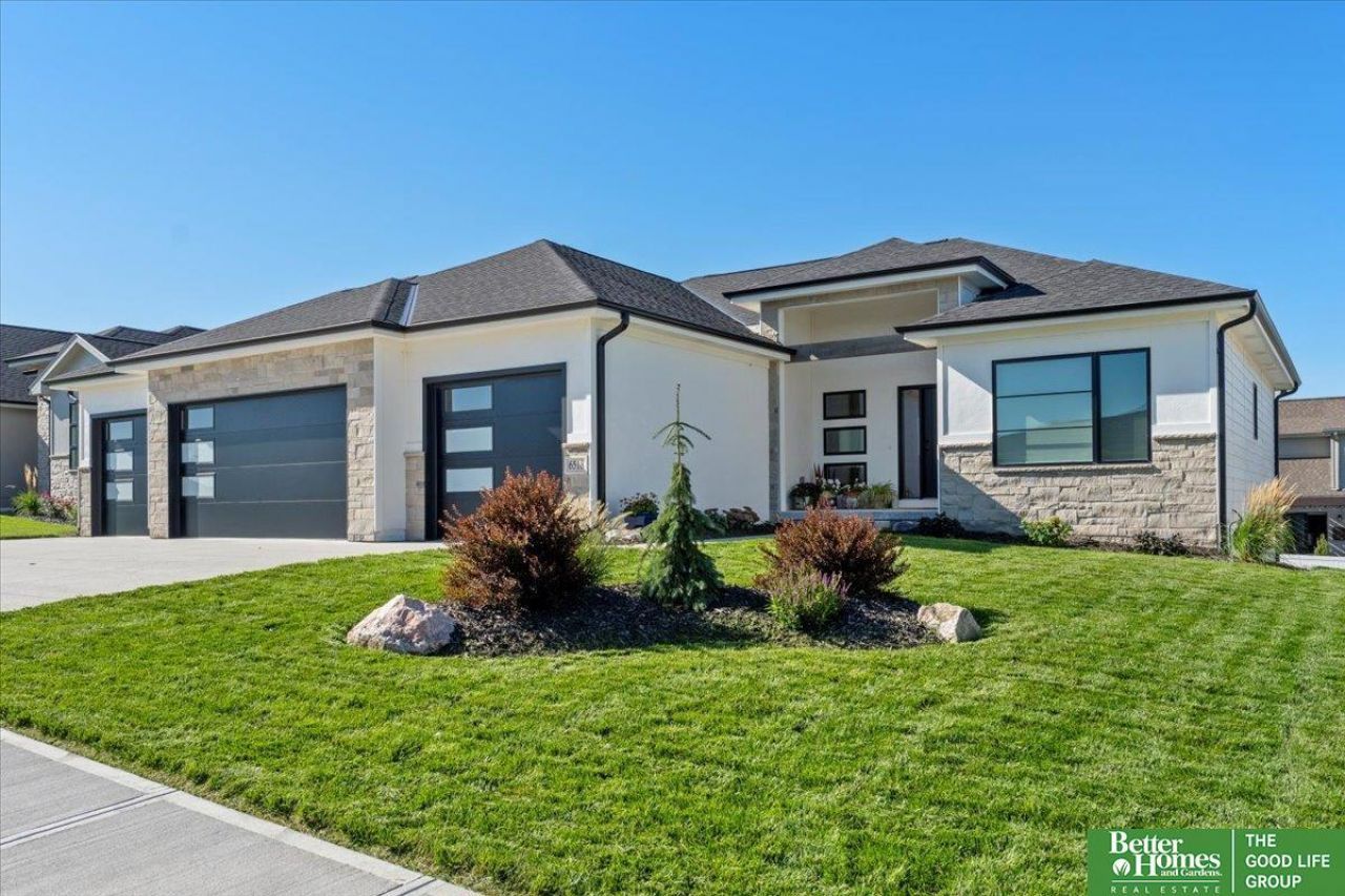 6518 S 208th Avenue, Elkhorn, NE 68022 Main Photo