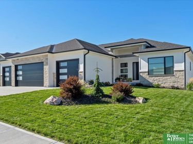 6518 S 208th Avenue, Elkhorn, NE 68022