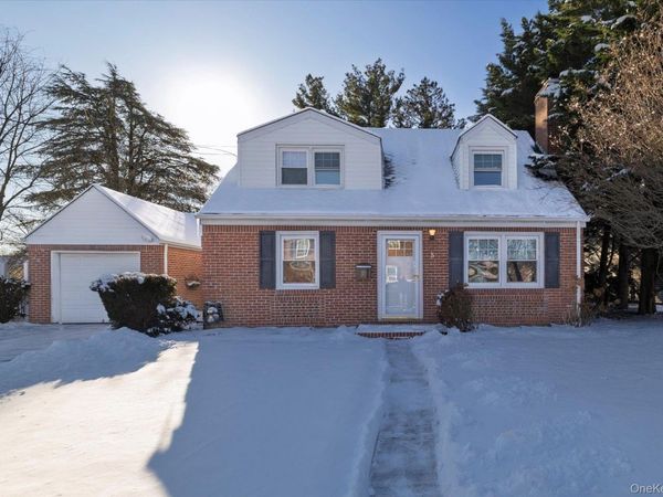 5 Prospect Street , Glen Head, NY 11545