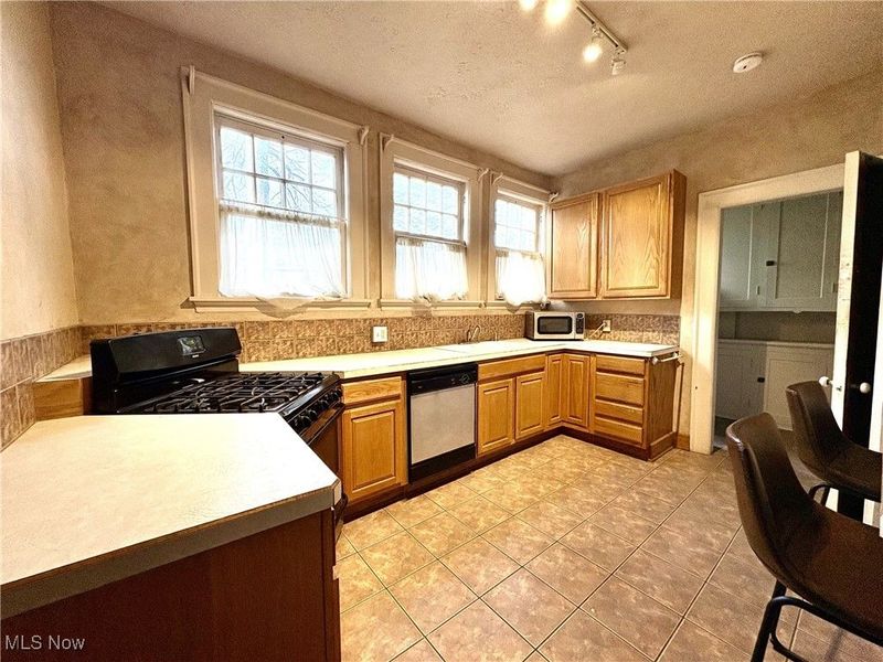 607 Copley Road, Akron, OH 44320 Photo 3