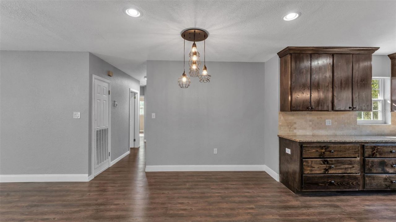 508 N Saint Cloud Avenue, Valrico, FL 33594 Photo