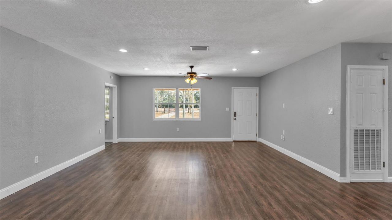 508 N Saint Cloud Avenue, Valrico, FL 33594 Photo