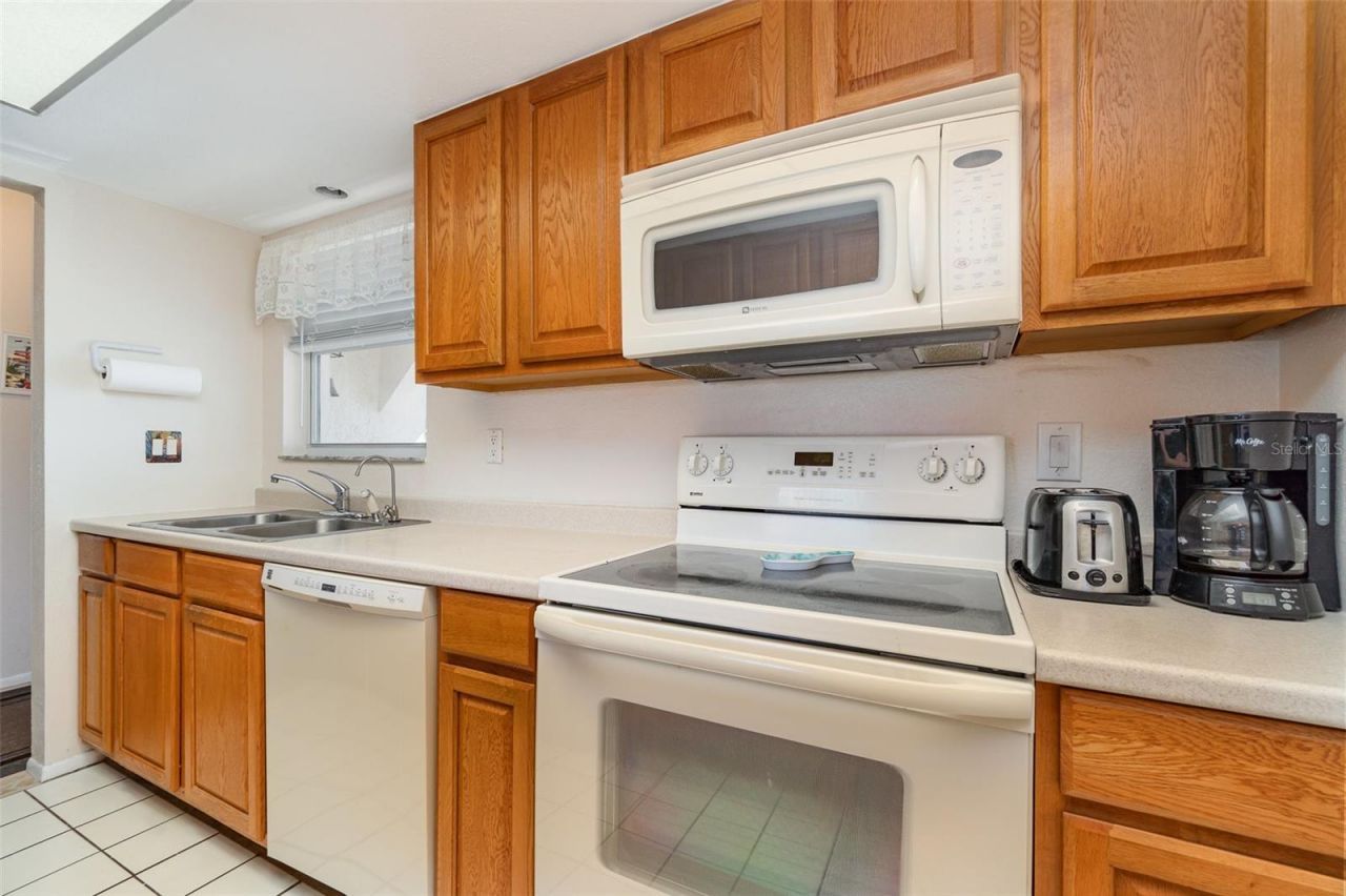 2700 Magdalina Drive, Unit 2B, Punta Gorda, FL 33950 Photo