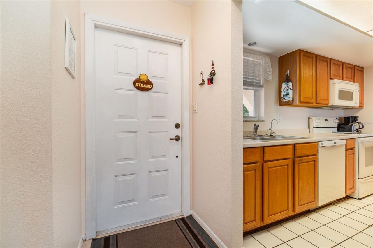 2700 Magdalina Drive, Unit 2B, Punta Gorda, FL 33950 Photo