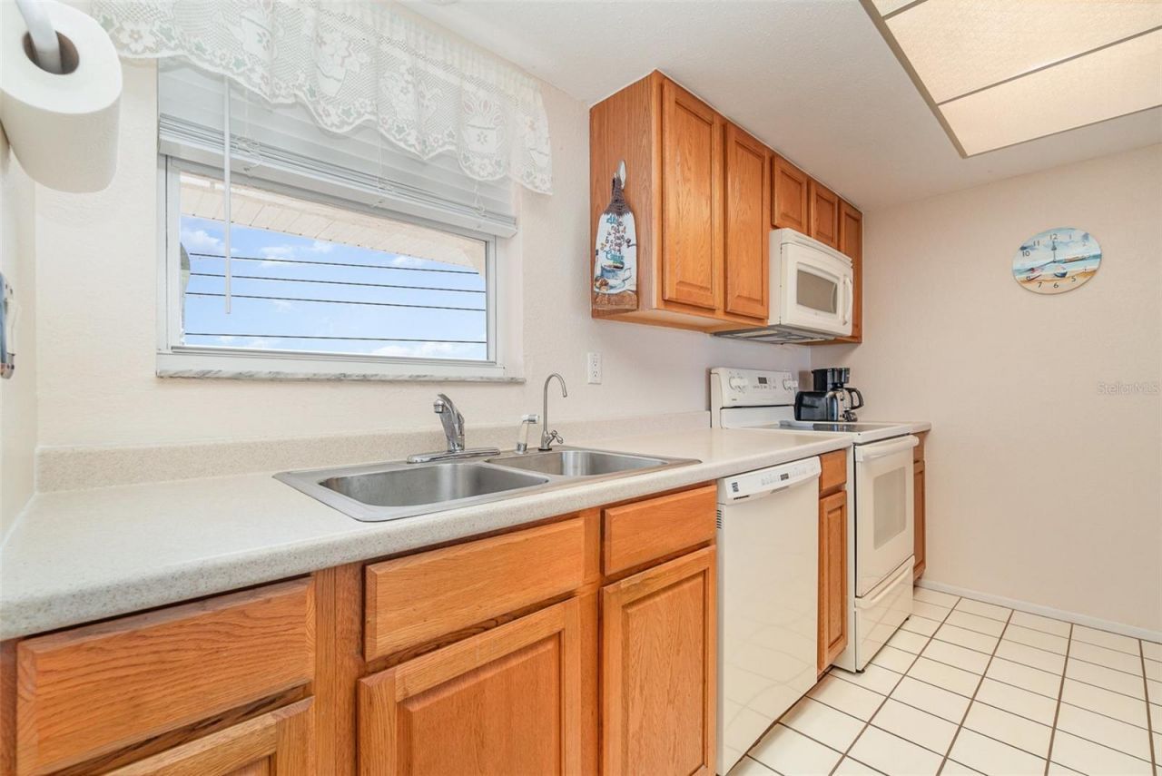 2700 Magdalina Drive, Unit 2B, Punta Gorda, FL 33950 Photo