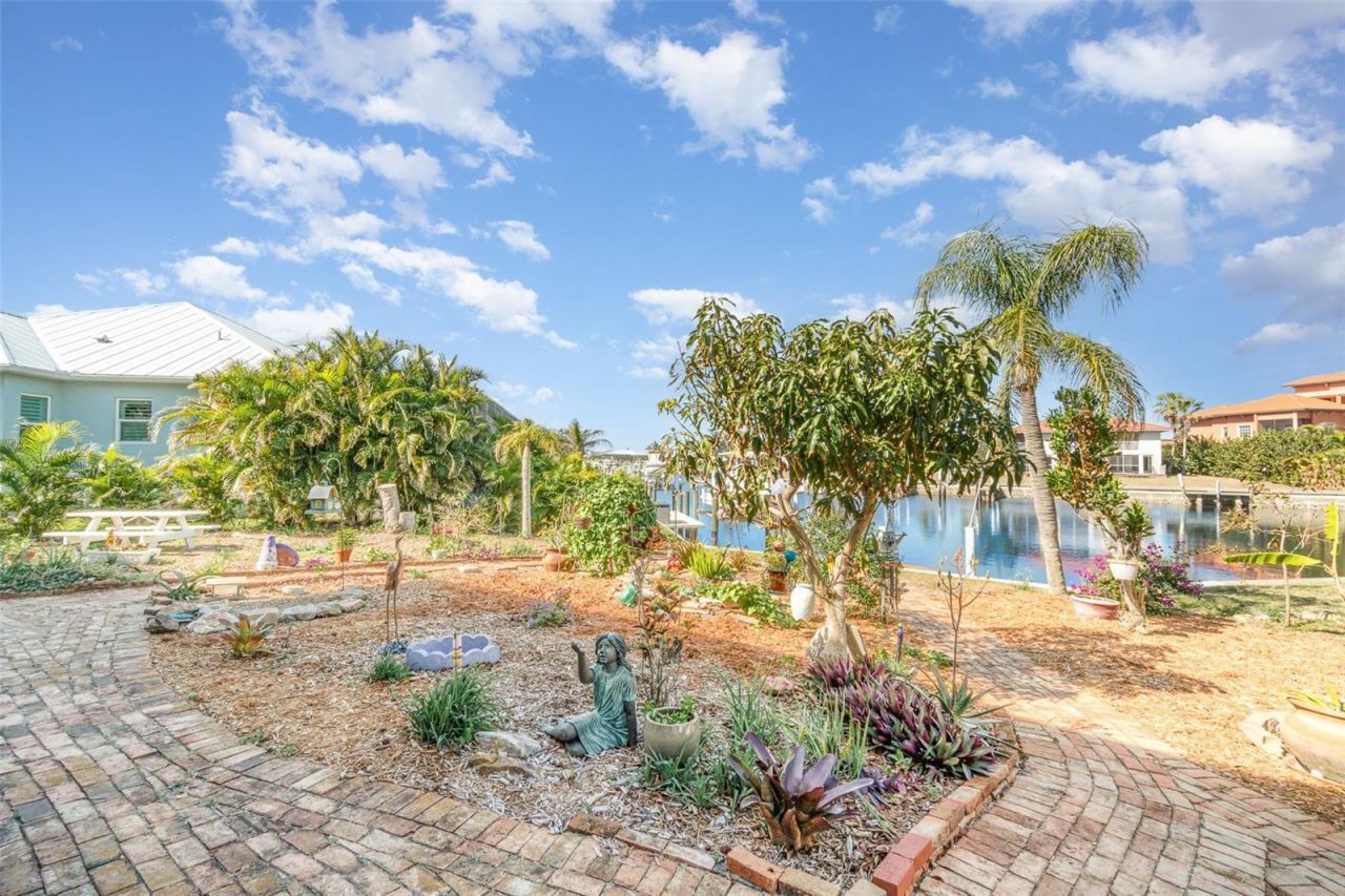 2700 Magdalina Drive, Unit 2B, Punta Gorda, FL 33950 Photo