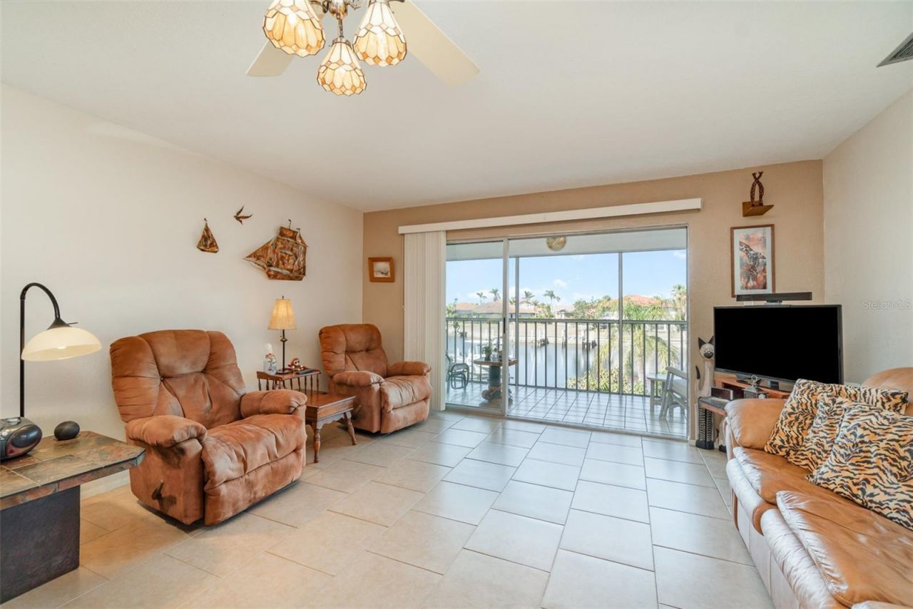 2700 Magdalina Drive, Unit 2B, Punta Gorda, FL 33950 Photo