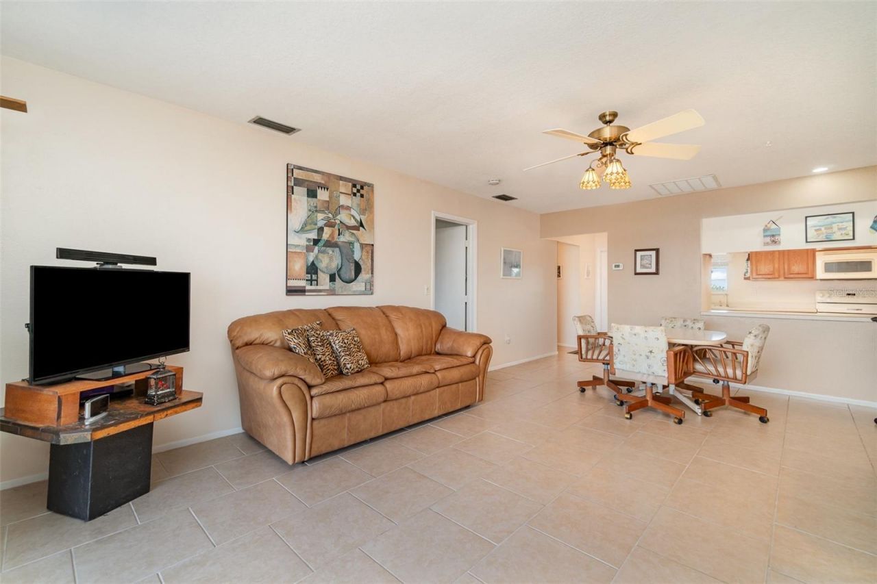2700 Magdalina Drive, Unit 2B, Punta Gorda, FL 33950 Photo