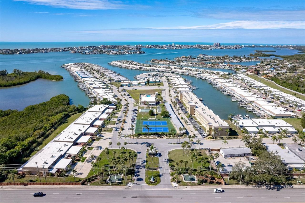 1 Boca Ciega Point Boulevard, Unit 113, Saint Petersburg, FL 33708 Main Photo