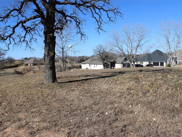 102 Heritage Drive , Boyd, TX 76023