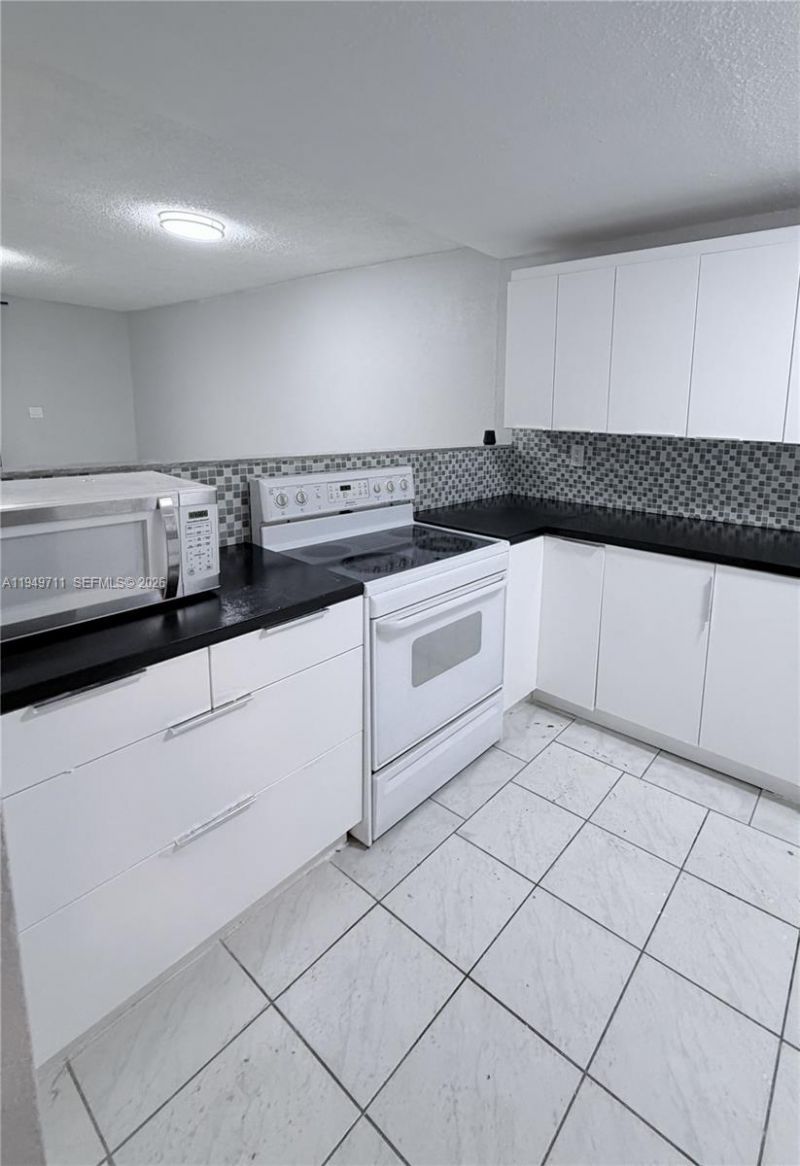 10000 NW 80th Ct, Unit 2247, Hialeah Gardens, FL 33016 Photo