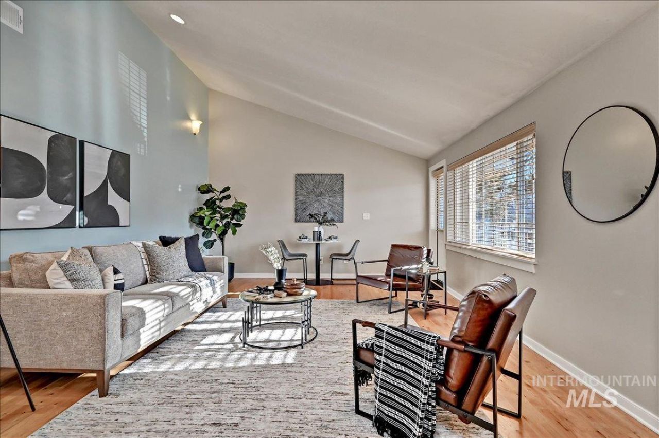 305 Village Lane, Unit 305, Boise, ID 83702 Main Photo