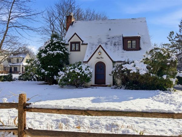 54 Summit Drive, Manhasset, NY 11030