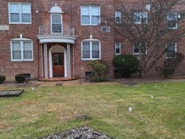 250 Central Avenue , Unit E218, Lawrence, NY 11559